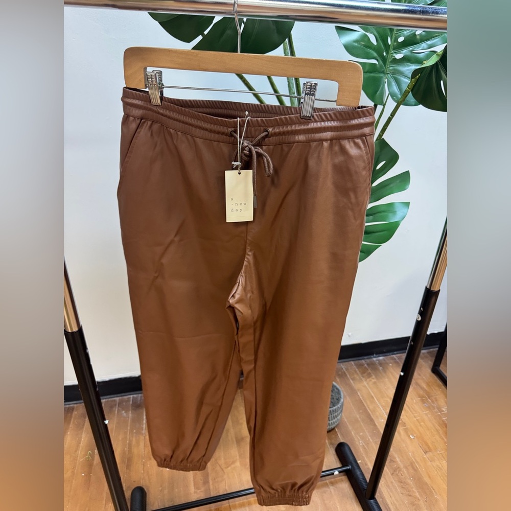 🔵 Brown Faux Leather Pants